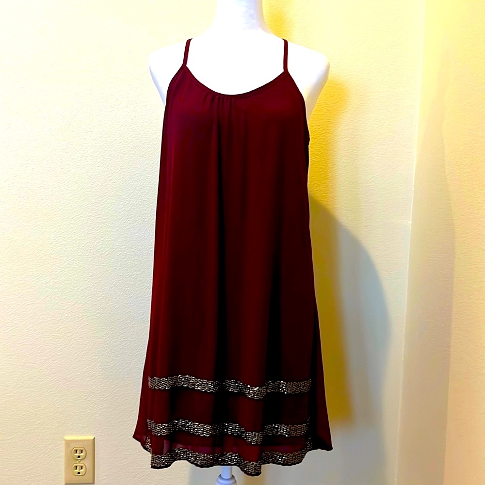 NWOT C.Luce women’s size small maroon cocktail dress.